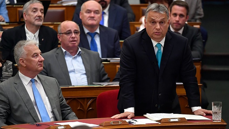 Orbán hétfőn elárulja, mire készül itthon