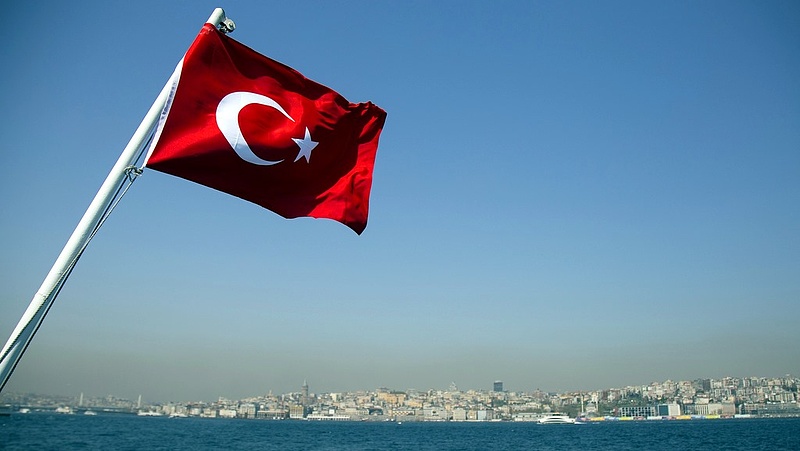 Fegyveresek foglyul ejtettek tíz török tengerészt (frissített)