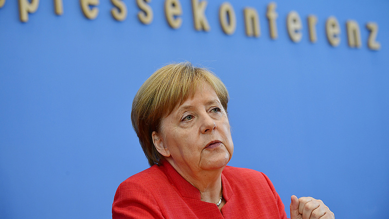 Keménykedik Merkel
