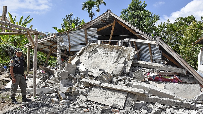Több mint 200 hegymászót vágott el a világtól az indonéz földrengés