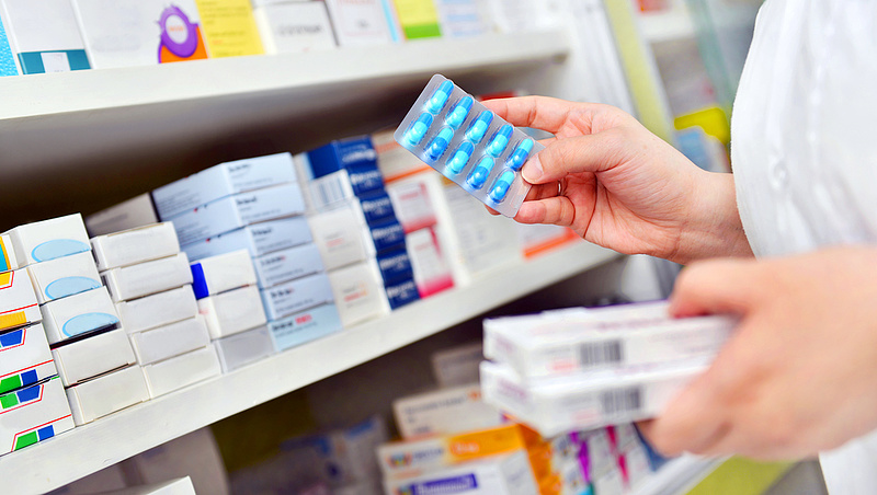 Új rendelet: kistelepüléseken a boltok is tarthatnak gyógyszert a veszélyhelyzet ideje alatt
