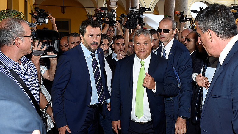 Matteo Salvini lépett, számít a fideszes politikusokra