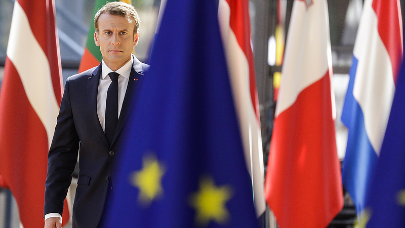 Csúszik Macron kormányátalakítása