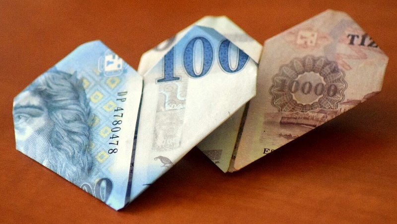 Még 323 forint körül jegyzik az eurót