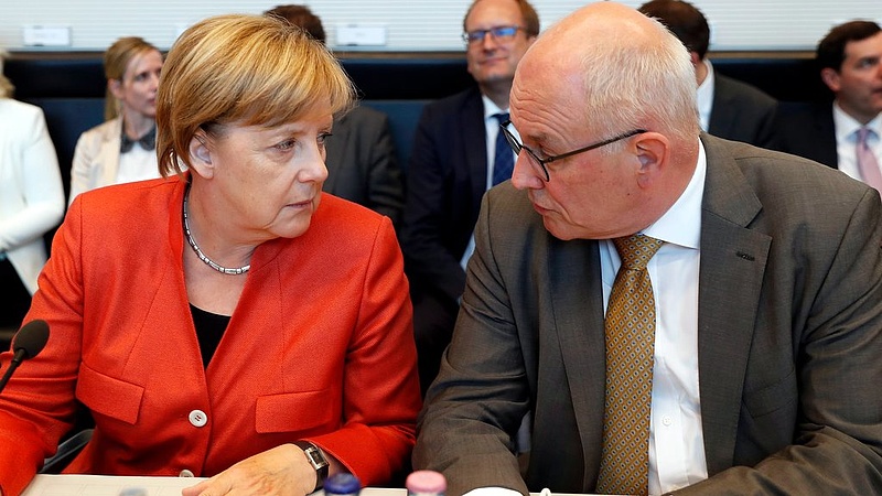 Leváltották Angela Merkel bizalmasát