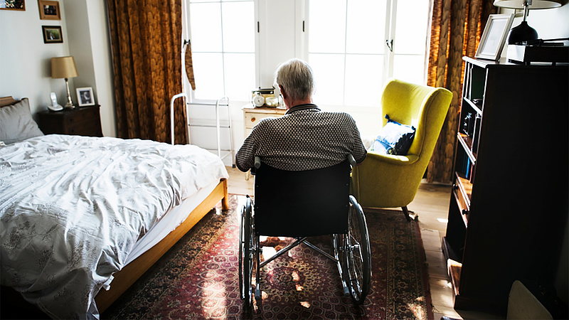 Lépni kellene: több tízezer nyugdíjas vár idősotthoni elhelyezésre