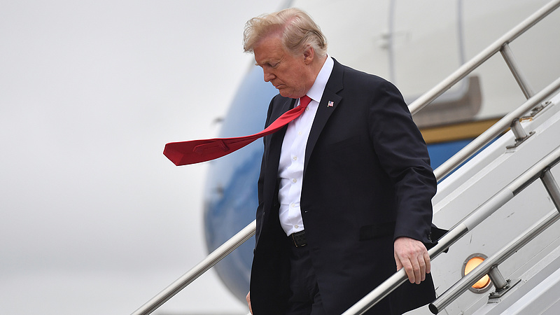 Szorul a hurok Trump nyaka körül