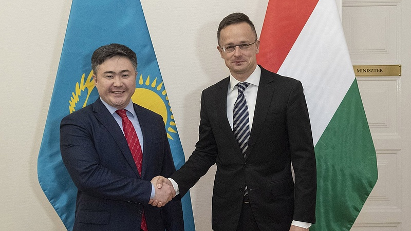Szijjártó Péter fogadta a kazah gazdasági minisztert