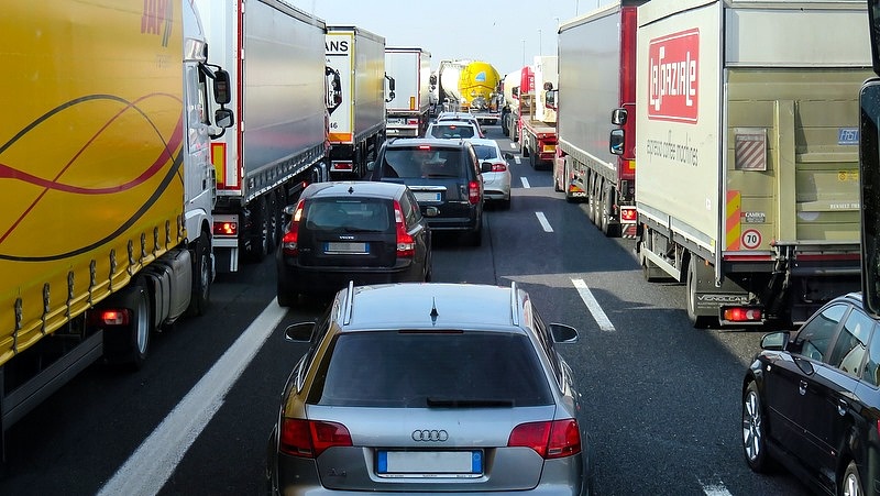 Akár 50 ezer kamion is eltűnhet a magyar utakról