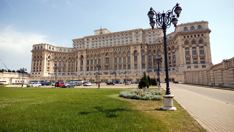 Megnyirbálta a román kormány jogkörét a parlament