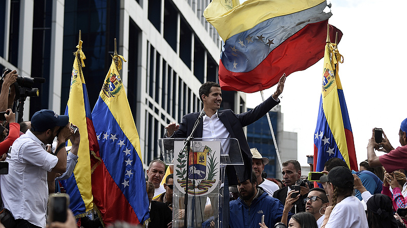 Tovább mélyül a venezuelai válság - már a segélyt szervezik