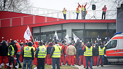 Folytatódik a sztrájk a győri Audi-gyárban