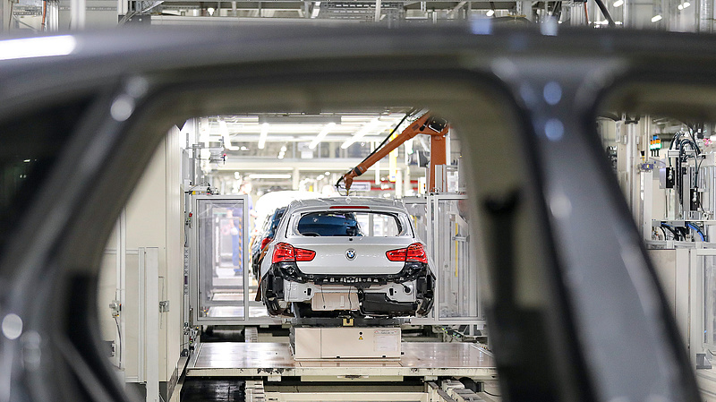 Elkezdődik a BMW-gyár építése