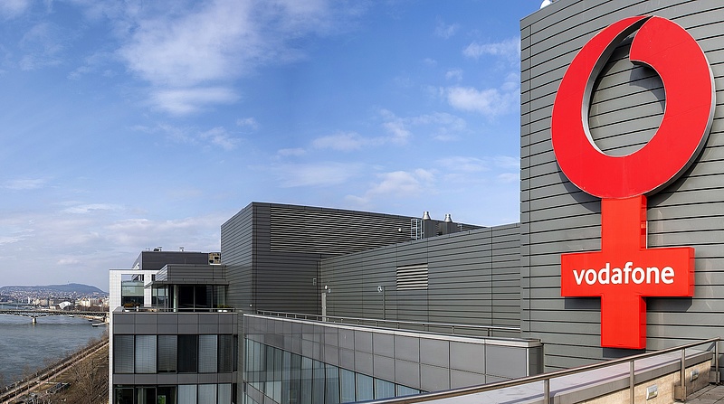 Furcsa jel jelent meg a Vodafone budapesti székházán