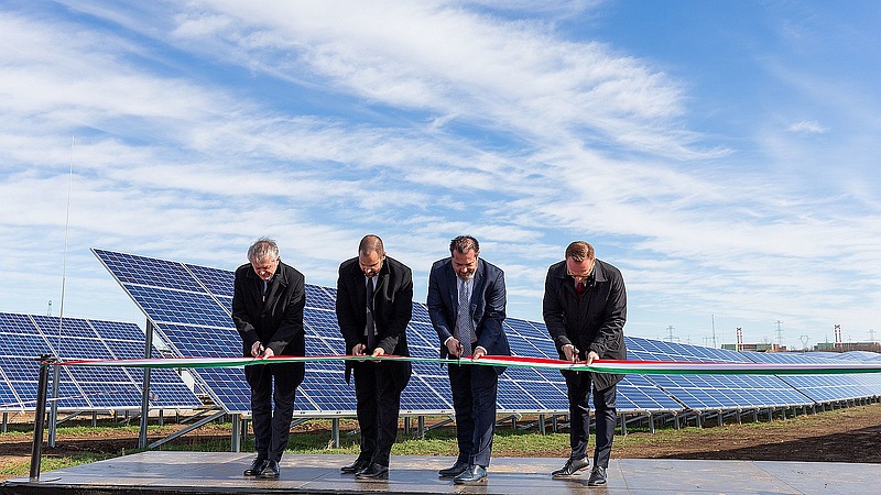 Óriási napelemes erőműveket akar a magyar kormány