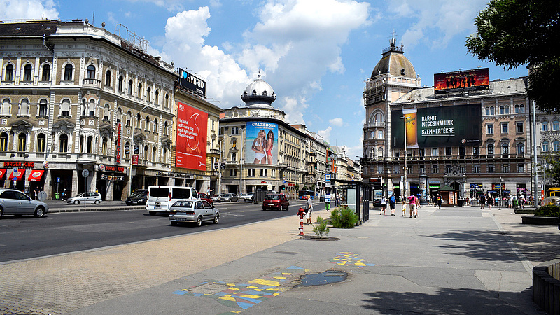 Budapest szerint komoly károkat okoz az ingyenes parkolás