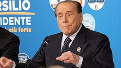 Rejtélyes haláleset miatt ismét a Berlusconi-féle bunga-bunga partikról ír a sajtó
