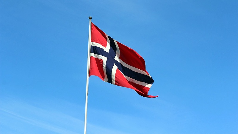 Fittyet hánynak a válságra, szembe megy az árral a norvég jegybank