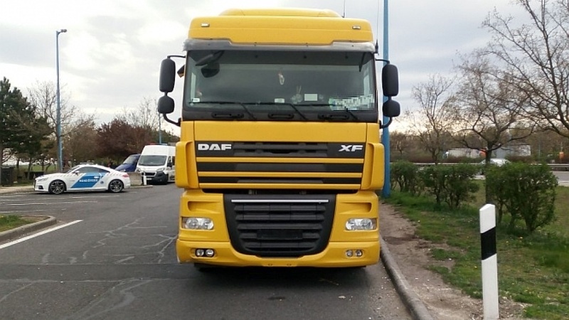 Két román kamionos rendszám nélkül spórolt volna az útdíjon