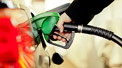Új benzin kapható a kutakon - lehet aggódni?