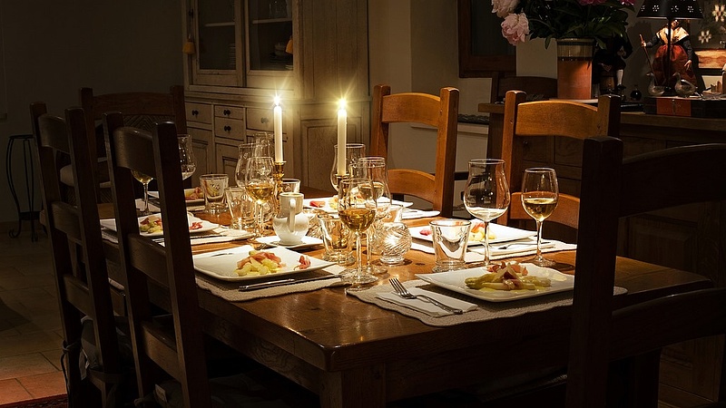 Sötét árnyék vetül a vacsoraasztalok fölé - üzentek a londoni kormánynak