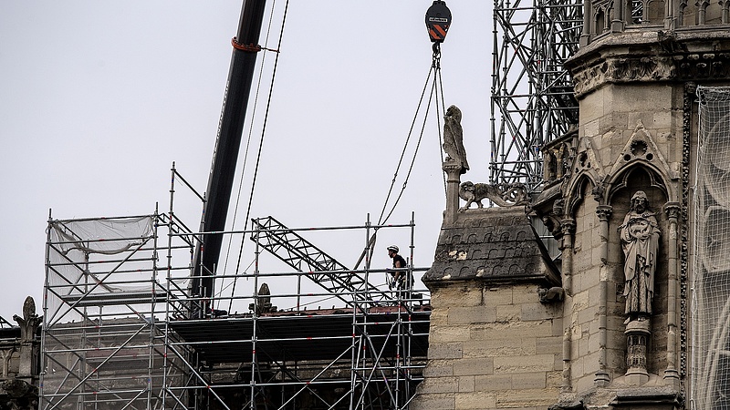 Notre-Dame: elismerték, dohányoztak a felújításon dolgozó munkások