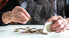 Hét százalék lehetne a nyugdíjemelés - sok idős ember "belehal" a szegénységbe