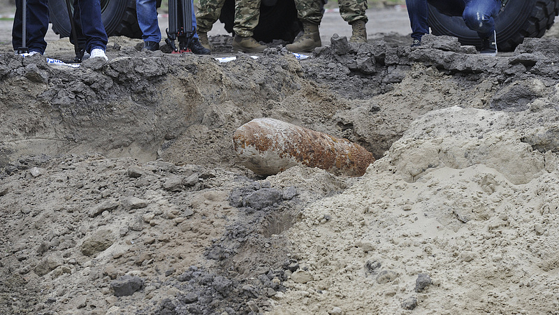 Sikerült hatástalanítani a Bozsik Stadionnál talált bombát
