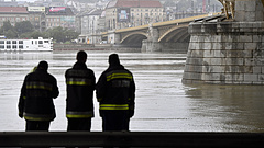 Dunai tragédia: hajózási zárlatot rendelt el a hatóság