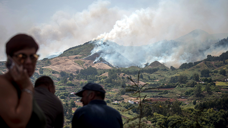 Tűzvész pusztít Gran Canarián - kimenekítették az embereket