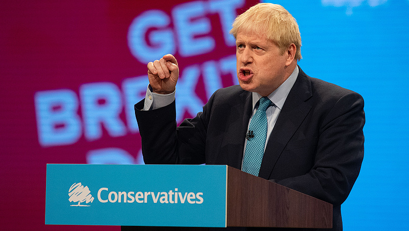Johnson fenyegetve könyörög az EU-nak