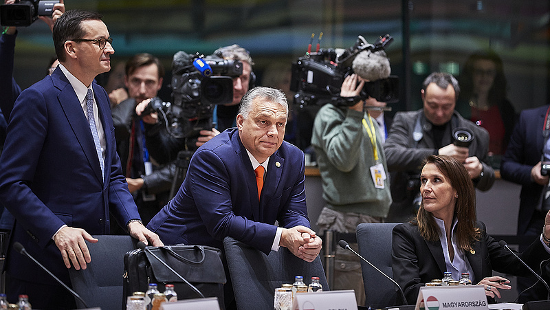 Orbán Viktor másik pártba ülne át