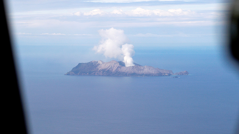 Tovább nőtt az új-zélandi vulkán halálos áldozatainak száma