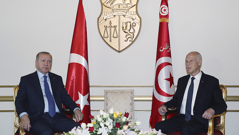 Váratlanul Tunéziába utazott Erdogan