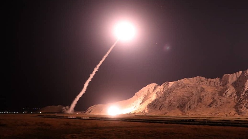 Irán rakétacsapást intézett két amerikai bázis ellen
