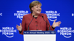 Merkel feltámadt és mindenkit kiütött