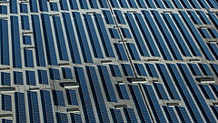 Negyvenöt új napelempark épült az ország keleti és délnyugati részén