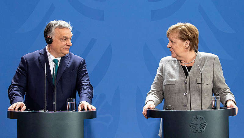 Ezért ment Orbán Merkelhez