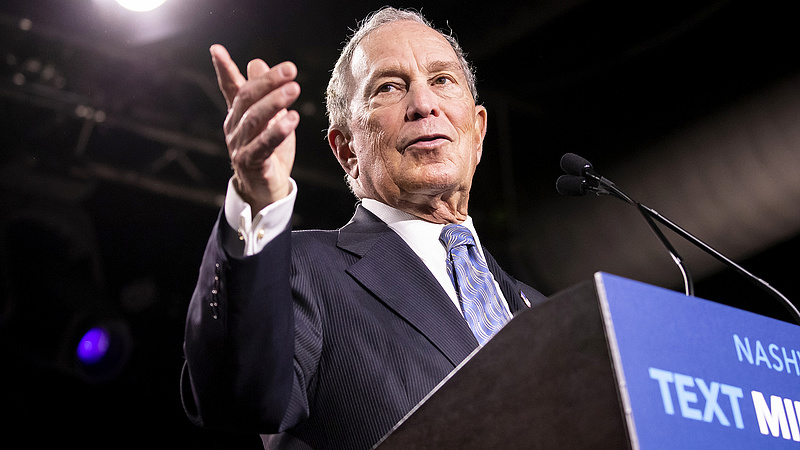 Dübörög a villámháború: Bloomberg már második