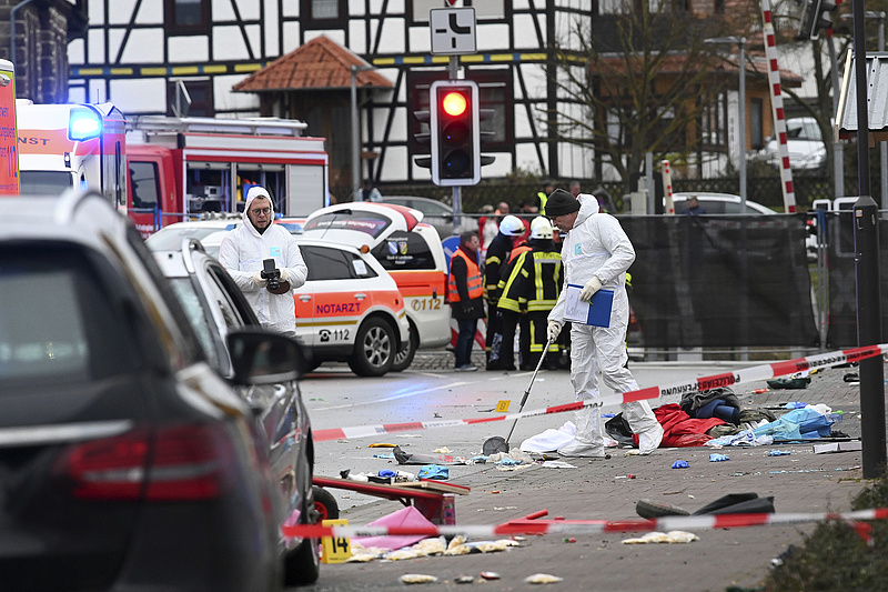 Szándékosan hajtott a tömegbe Németországban egy férfi, sokan megsérültek