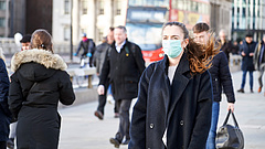 Koronavírus: "az évszakok ellenünk dolgoznak" - szigorításra készülnek a britek