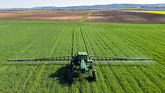 Felbőgnek az új traktorok a magyar földeken