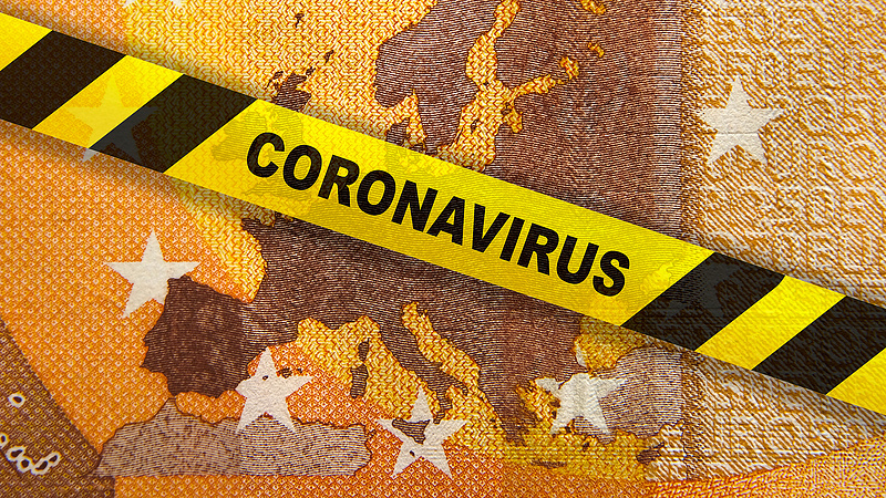 Koronavírus: megemelte a készenléti szintet a brit kormány