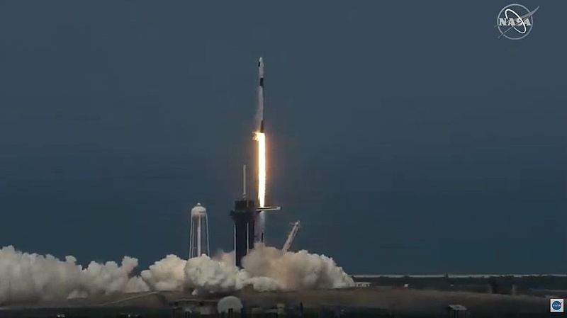 Fellőték a SpaceX űrhajóját két asztronautával a fedélzetén Floridából