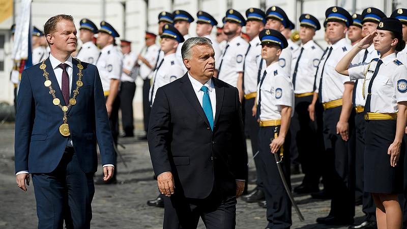 Orbán: az egyenruhásokra váró jövő nem ígérkezik egyszerűnek