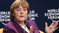 Merkel: átláthatóvá kell tenni, mi történik egy országban