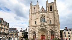 Újabb katedrális lángol Franciaországban