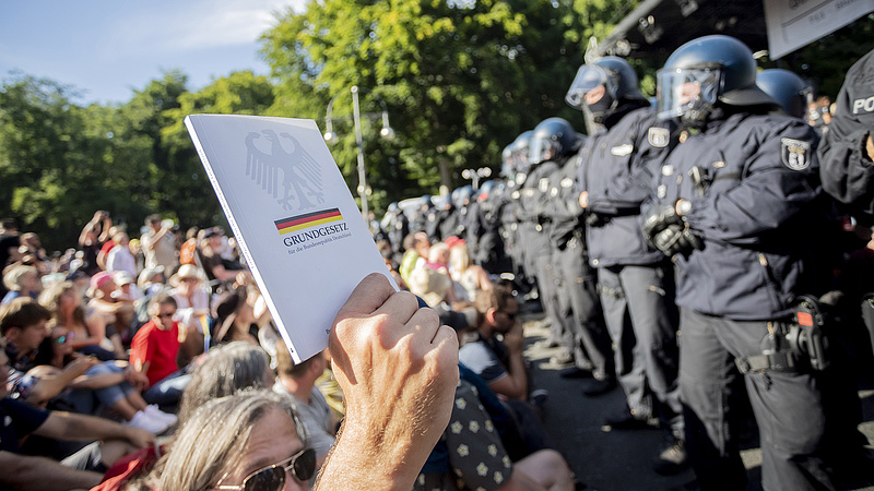Védekezésellenesek tüntettek Berlinben, a rendőrségnek kellett lépnie