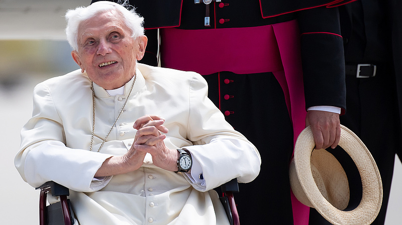 Nem kell külön jegy: látogatható XVI. Benedek sírja a Szent Péter-bazilikában