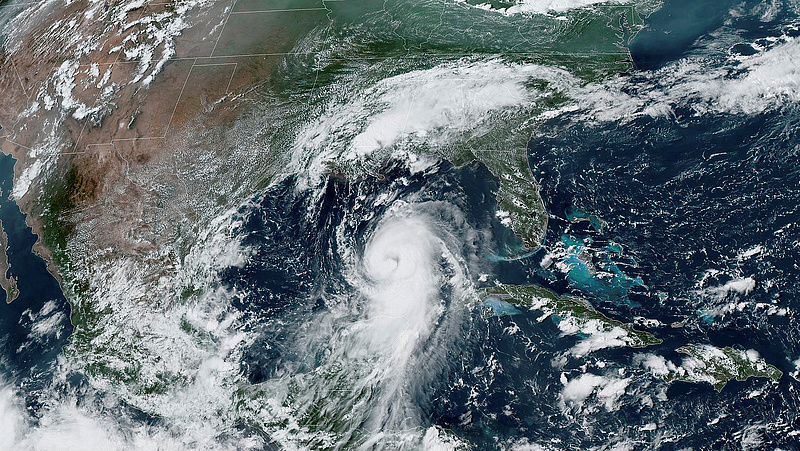 Már az olajipart veszélyezteti a 250 kilométeres széllel érkező hurrikán